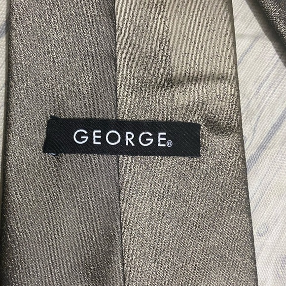 George Necktie Mens Pewter Gold-tone Polyester Clip On Suit 20” Long Neck Tie - Picture 2 of 7